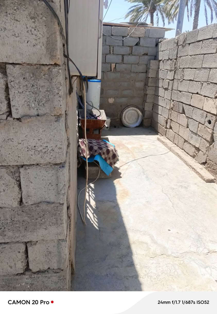 ألسلام عليكم بيع مستعجل بسبب الوعود الكاذبه رجائآ موشراي ليراسل دار الموقع حي جواد المياه 190 متر جنس الأرض صلاح زراعي تابع الى بلدية جبله معامله تطويب كامله يبعد عن تبليط 80 متر غرفتين 5في 4 جاهزات أرضيه بورسلين جدار جص وبورك كهربائيات هول علا طول غرفتين  أرضيه صبه حمام داخلي كهرباء مطبخ 4في 3 ارضيه صبه كهرباء ستقبال 6 في 4 ارضيه صبه كهرباء صحيات خارجيه كامله شراي يراسلني خاص او تصال ***********
