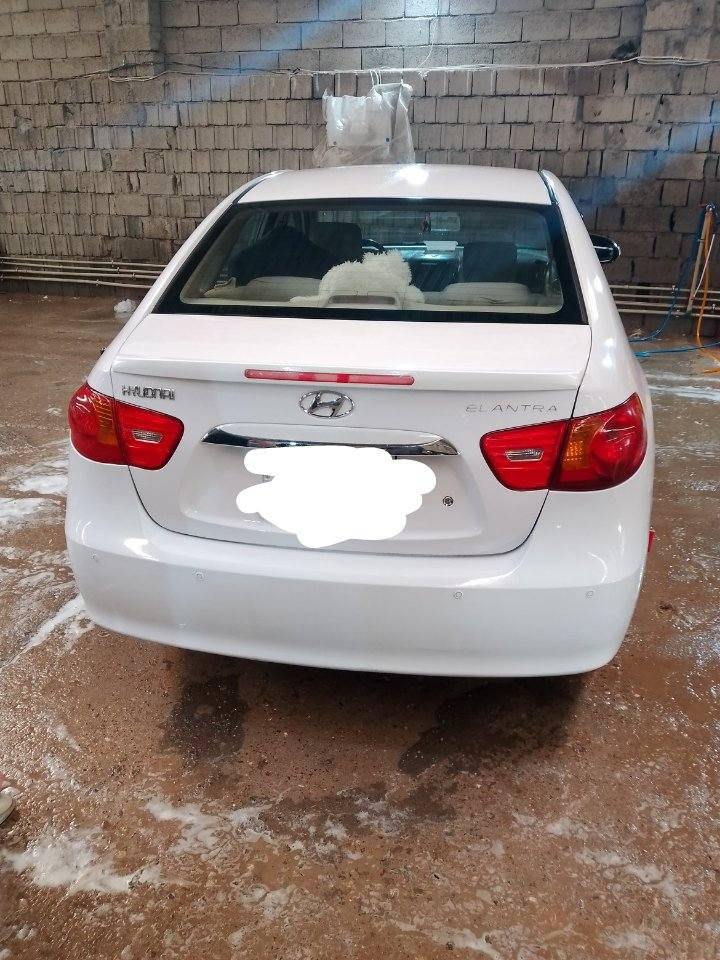 سلام عليكم الانتره موديل 2010فول فتحه
شاشه 
كامره حساسات خلفيه
گشن جك
دگشن عالي محرك1600
خمسه ويل كب
گير محرك بحاله جيده
هزه جديده بأسمي رقم اربيل دولي سنويه ل31شرط تحويل  مگفوله من الصبغ والضربه فقط بين الباب والجاملغ صبغ وبدوسه قليل بدون ضربه جاهزه سياره وبيه باردات 
سعر115
***********
