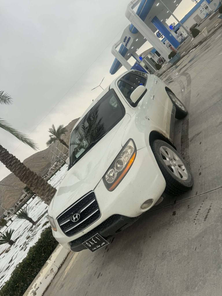 سانتا في ٢٠٠٨فول مواسه فات ته نها سلايت نيه كوشن جلد و هيته ره سوكان فوليومه ته حديل سورحه يه  سي گيره سي ريز كوشنه ته بريت  مه ركه زيه هه ر سيك كوشنه كه ي ته بريده جوار تايه ي لوكي له سه ره  شوين برا وه كاني زور جوان جاك كراوه ته وه سه ياره كه دينا ريكي مه سره ف تيدا نيه مالي دوسته لوك لوكه  
ره قه م ***********
*********** شمشمل, السليمانية
