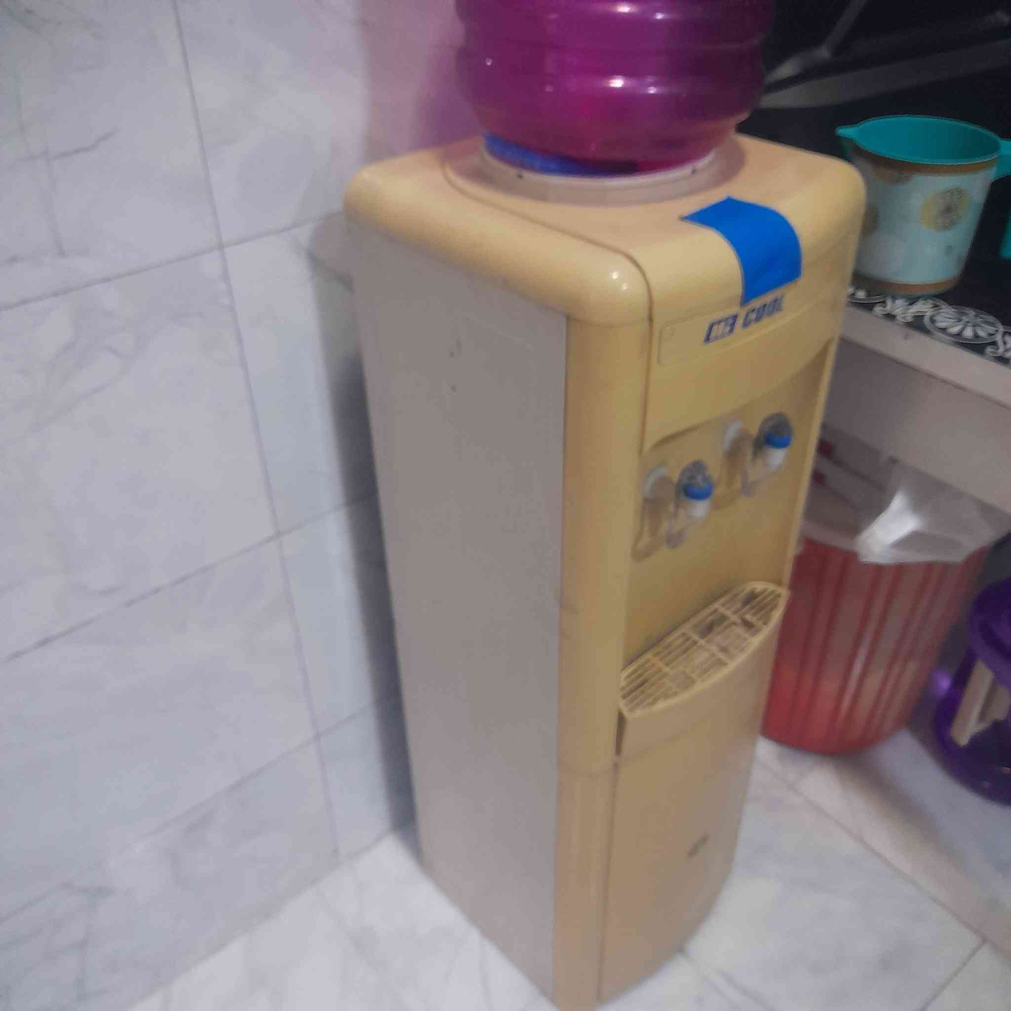 براد شغال حار بارد وعلى الفحص سعر ٥٠ الف بغداد حي الجامعه ***********
