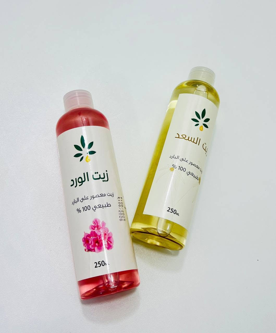 عرض الزيوت الطبيعية 🫶🏻🍃୨୧ ˖♡˖ 💞
زيوت فعالة ومعصورة على البارد بدون اي مواد حافظة ‼️ انسي الجفاف . 
🌷 زيت الورد
✨ الـفوائـد : يرطب البشرة ويمنحها نعومة ونضارة طبيعية، ويترك رائحة عطرة تدوم طوال اليوم.
🪄 طريقة الاستخدام : ضعي بضع قطرات على الوجه أو الجسم ودلكي بلطف حتى يمتص الزيت بالكامل. يمكن استخدامه يومياً.
🍀 زيت السعد للجسم
✨ الفوائد : يقلل نمو الشعر غير المرغوب فيه ويترك البشرة ناعمة ويقلص المسام  🪄
ويستخدم يومياً على بشرة نظيفة ويترك


**إذا كنت صاحب هذا الإعلان وتريد حذفه لأي سبب، رجاءا أرسل رسالة إلى الدعم الفني**