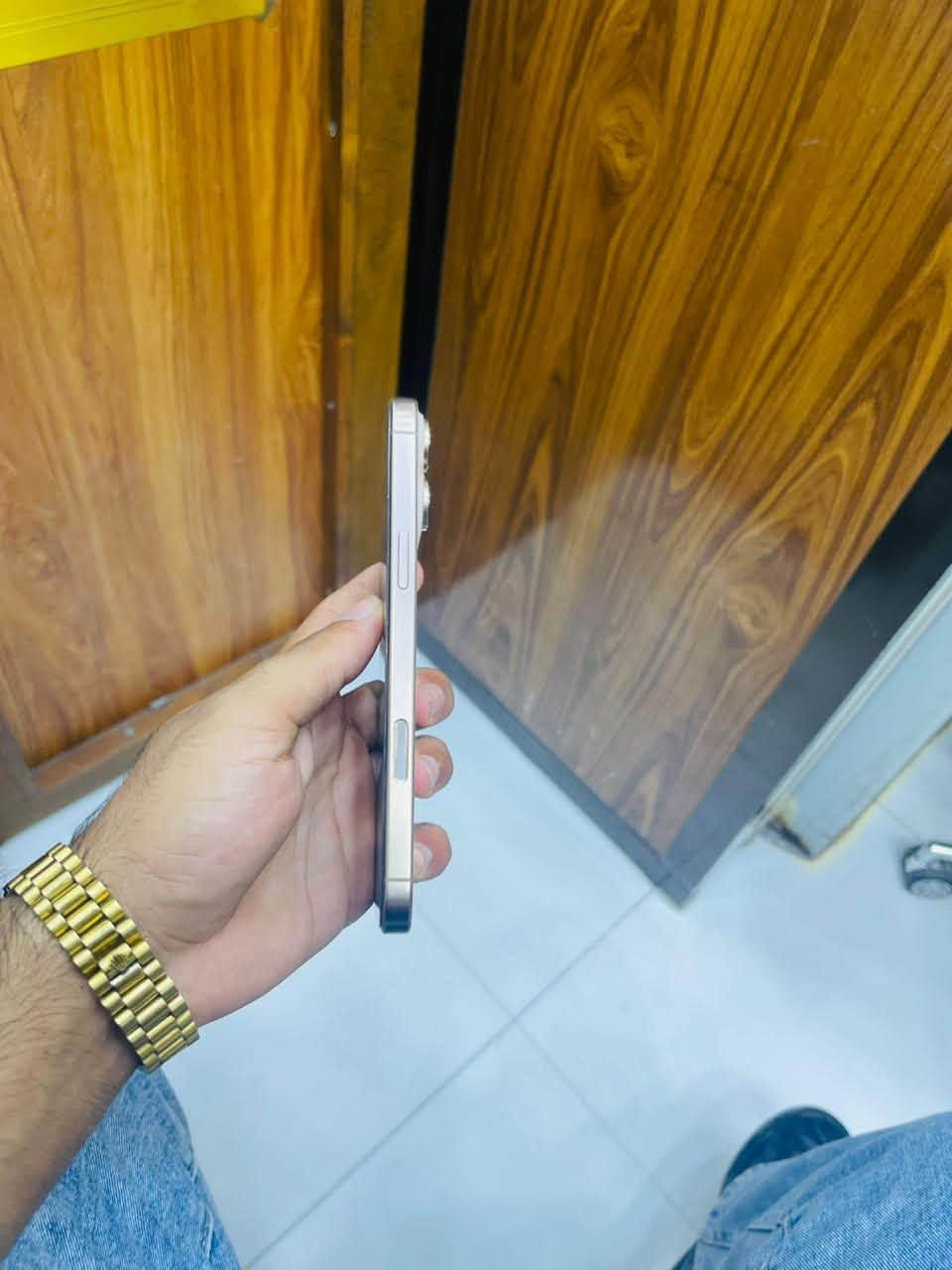 16Pro Max
صالي يومين من شتريته 
1.300
قفل 1.250
كلشي ما مفتوح بي 
برغي ما مفتوح 
بطارية 90 جديد جديد 
عنواني البصرة
***********
