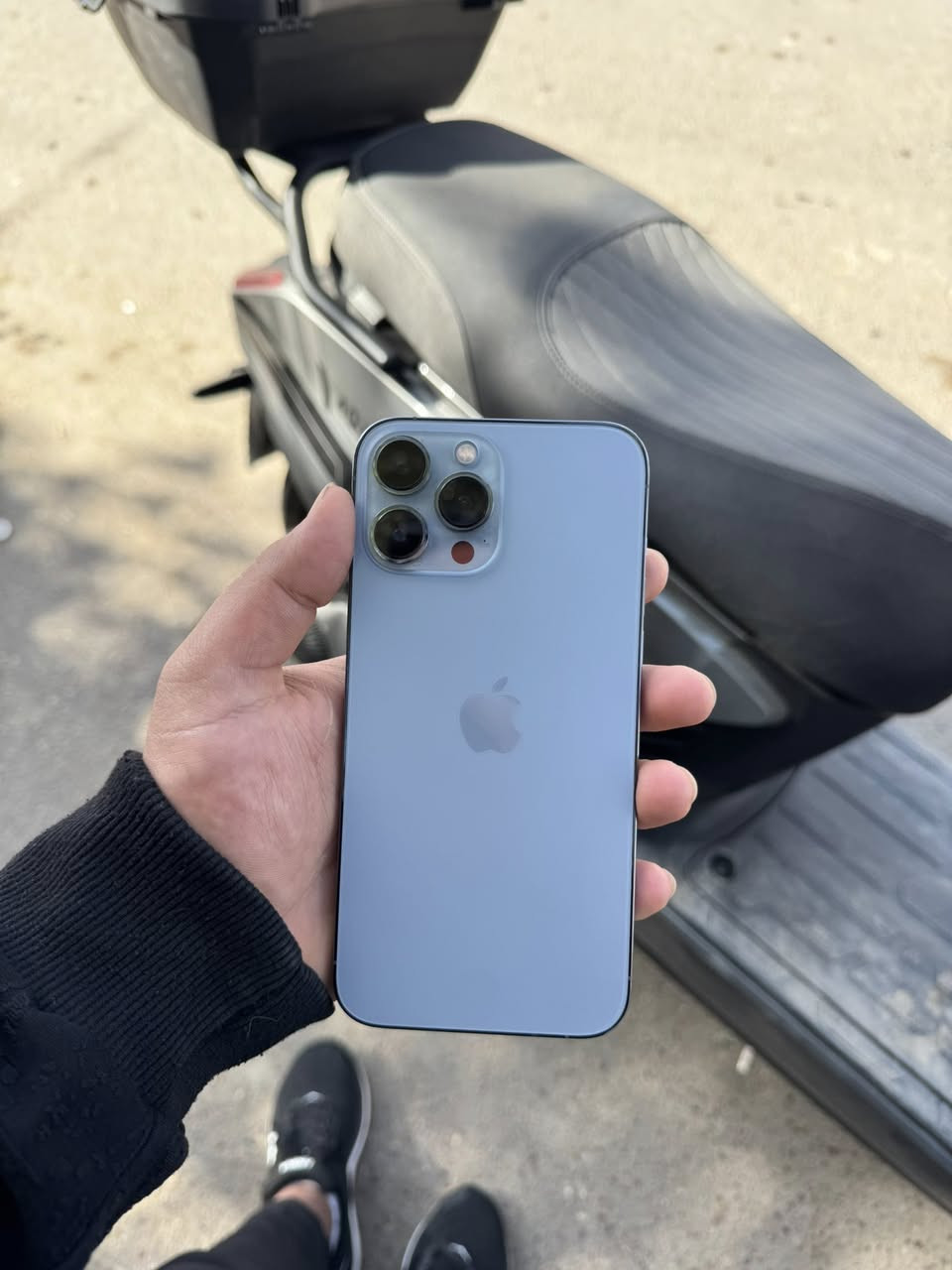 سلام عليكم 13 برو ماكس نظيف كلش برغي ممبدل بي ممفتوح بطاريه ٧٩ بغداد ٦٥٠ وبي مجال ***********
