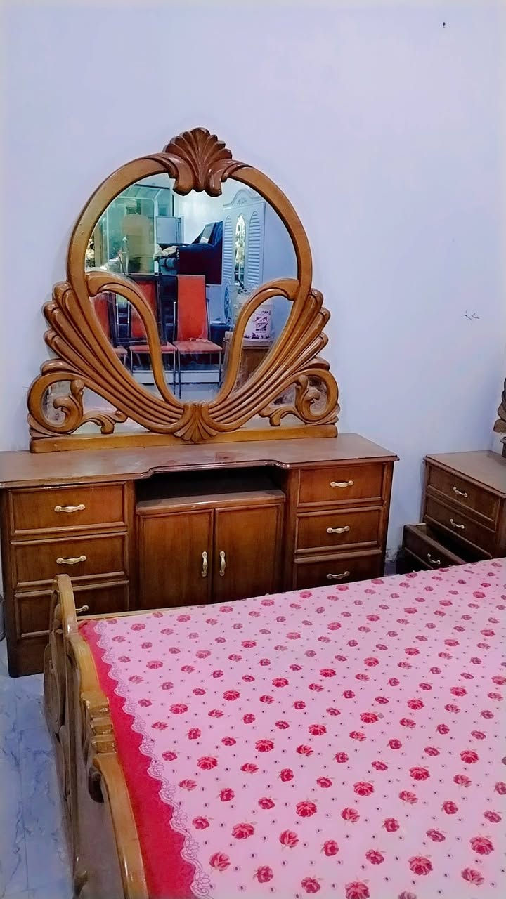 تم على بركة الله أفتتاح مزاد ابو علي لبيع وشراء الاغراض المستعمله كافه العنوان الجغيفي الثانيه مجاور أسواق نواف الاتصال بلرقم *********** اخوان الي عنده بيع او شراء يتصل بلرقم اني مكلف بلنشر وتحياتي للجميع
