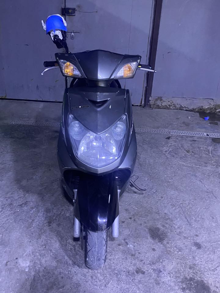 السلام عليكم دراجة سكني فحل للبيع الدراةً نضيفة ما ناقصهة اي شي الدراجة جميع الكهربايات شغالة المكينة سليمة مزودة تزويد خارجي في يشمل السصالصنصة والدات واللوحة وشغلات بسطة السعر 575 بيهة مجال شي بسيط العنوان بغداد حلي السلام قرب فلكة الكمالية للستفسار ***********
