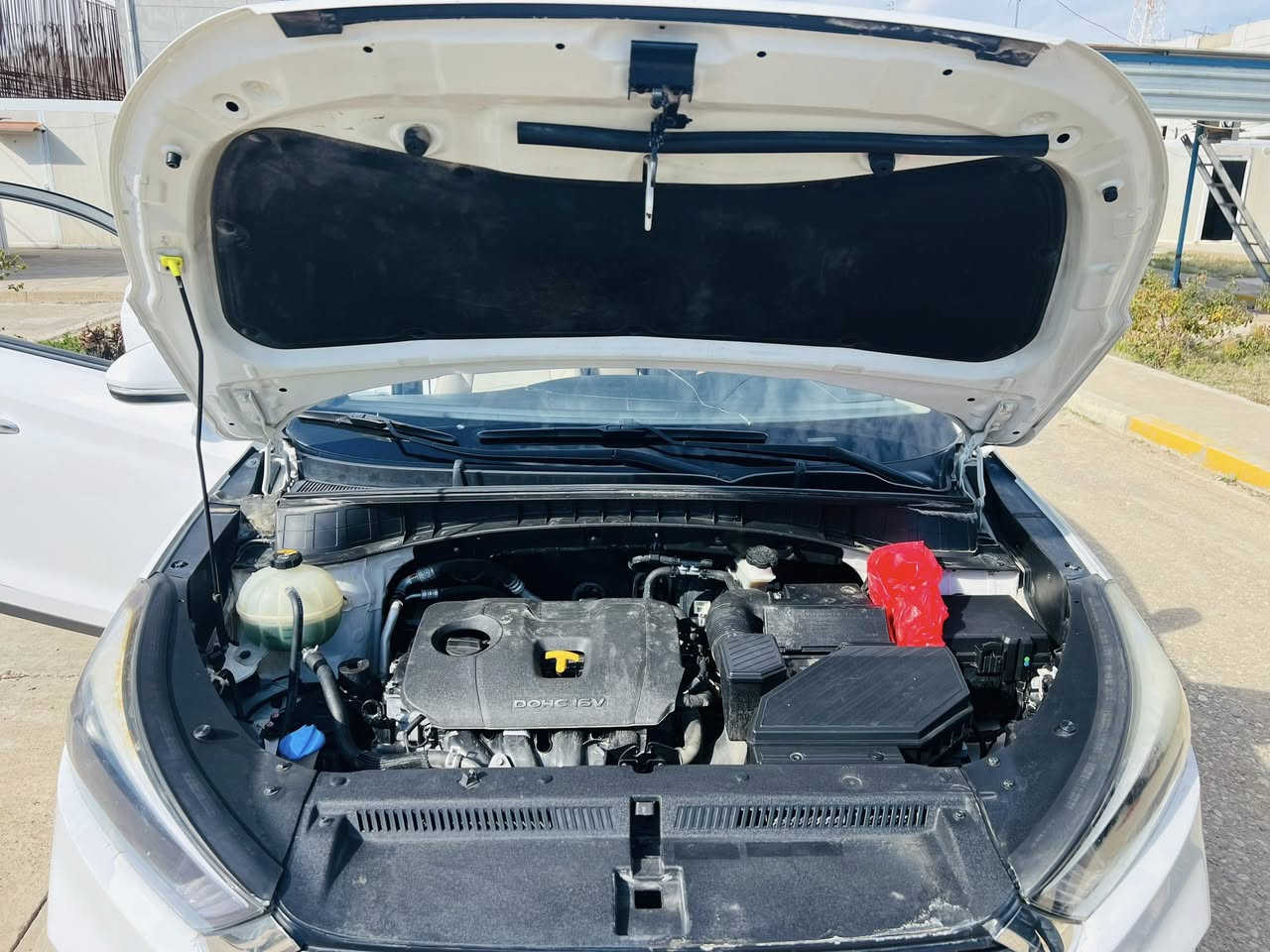 توكسان 2017 رقم اربيل بأسمي تحويل ثاني يوم
سيارة نظيفة بيها اقل من شبر تعديل بارد 
في باب السكن الخلفي مع تكحيل جداً بسيط في البونيد
السعر 180$
الاتصال على الرقم ***********
