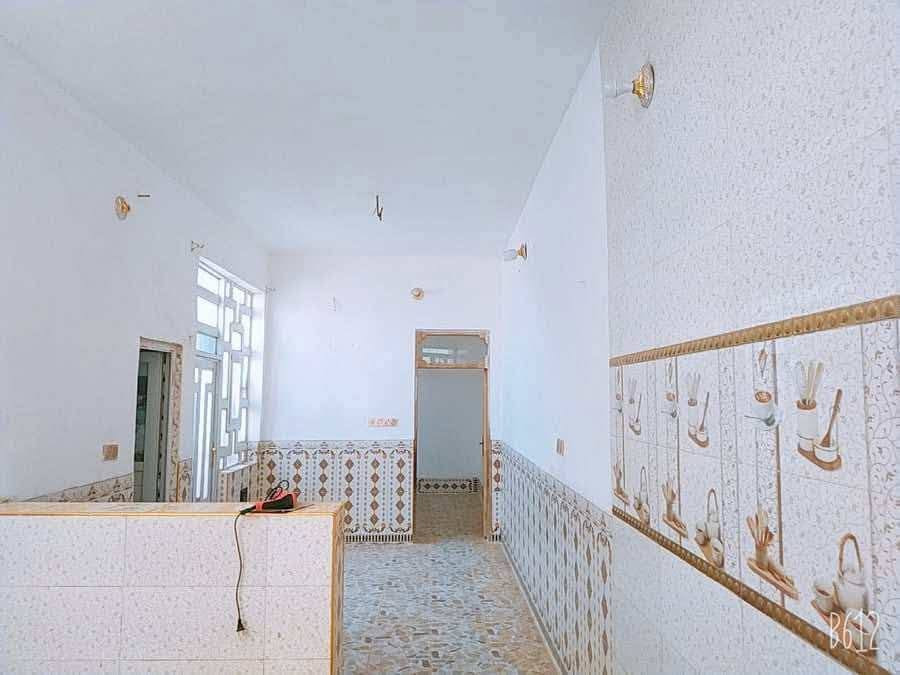 بيت🏠للايجار المساحه 100 متر حي النداء شارع مجمع بيتي خلف مول بغداد سعر الايجار 250 مل شهر بشهره يحتوي على غرفه صاله مطبخ استقبال حمامات خارجيه وداخليه للاستفسار ***********
