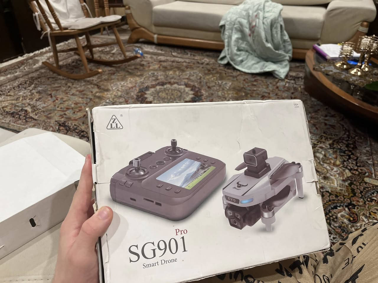 السعر فقط 250 الف مستعمل قليل نضيف 98%
وبل امزون سعره 900 الف لتواصل ***********
ًً تعتبر هذه الطائرة أفضل طائرة مسيرة خفيفة الوزن في العالم، وتجمع بين الحجم الصغير والتقنيات العالية جداً:الوزن: 249 غراماً فقط (لا تحتاج ترخيصاً في معظم البلدان).الكاميرا: تصوير بدقة 4K بمعدل 60 إطاراً في الثانية، وتدعم التصوير الرأسي الحقيقي (مثالي لمنصات التواصل الاجتماعي).نظام الأمان: استشعار وتجنب العقبات في جميع الاتجاهات (360 درجة)، وهو نظام أمان متطور جداً يحمي الطائرة من الاصطدام.وقت الطيران: يصل إلى 34 دقيقة بالبطارية القياسية (ويمكن ترقيتها إلى 45 دقيقة).مدى البث: نظام نقل فيديو خارق يصل إلى 20 كيلومتراً (بث بجودة FHD).
@@@@
