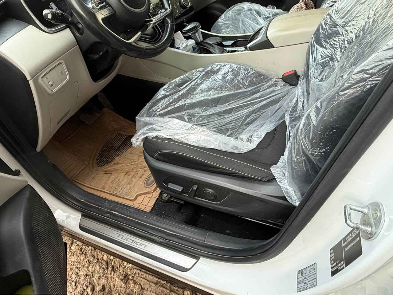 توسان 2020 شكل الجديد شركة الكاصد خليجي مكفولة  فول عدا البانوراما رقم بابل دولي هزه وسنويه جدد 
1/1 بصمه حساسات ويلكب كروم 5
سايد بريك بصمة
مري شفط لايت زنون 
كشنات كهرباء وتبريد 
بكلايت لد تبريد لمس 
ترحيب ذكي رادار امامي وخلفي 
حساسات اماميه وخلفيه 
كامري دواره شاشا تاب
تحكم ستيرن جهتين 
كشافات ليليه 2
قياده ذاتيه مكينه 2000دوش
كير اي تي المرغوب 
ماشيه 97 
السياره جديده عله ايد وحده 
السعر 205وبيها مجال 
مكان السياره النجف/كوفة/سيطرة معمل ببسي الكوفة
***********//*********** النجف, العراق
