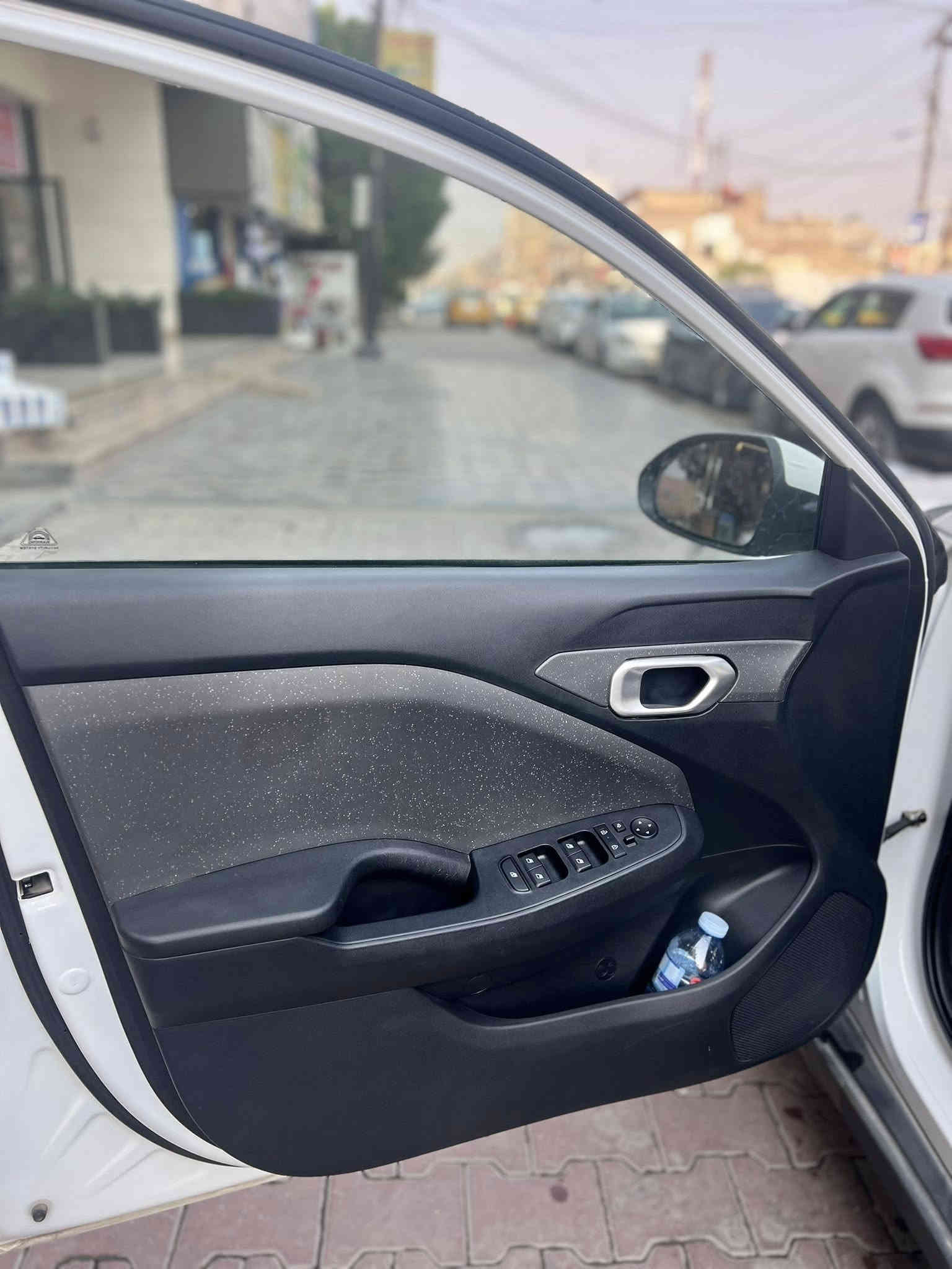 سلام عليكم 
K3 مكسيكي 2024 ضمان الدوليه 
مرقمه بغداد باسمي
مواصفاتهه 
حساسات امامي خلفي 
شاشه ابل كاربلي 
كامره دواره 
ويلكب 15 4دسك 
مري شفط 
صندوق بصمه 
حساس اطارات 
مانع انزلاق
اريل نفكيشن 
كفاله عامه من بارد وصبغ وتبديل وطخه 
مكاني بغداد الدوره 
سعره 160وبيه مجال 
***********
