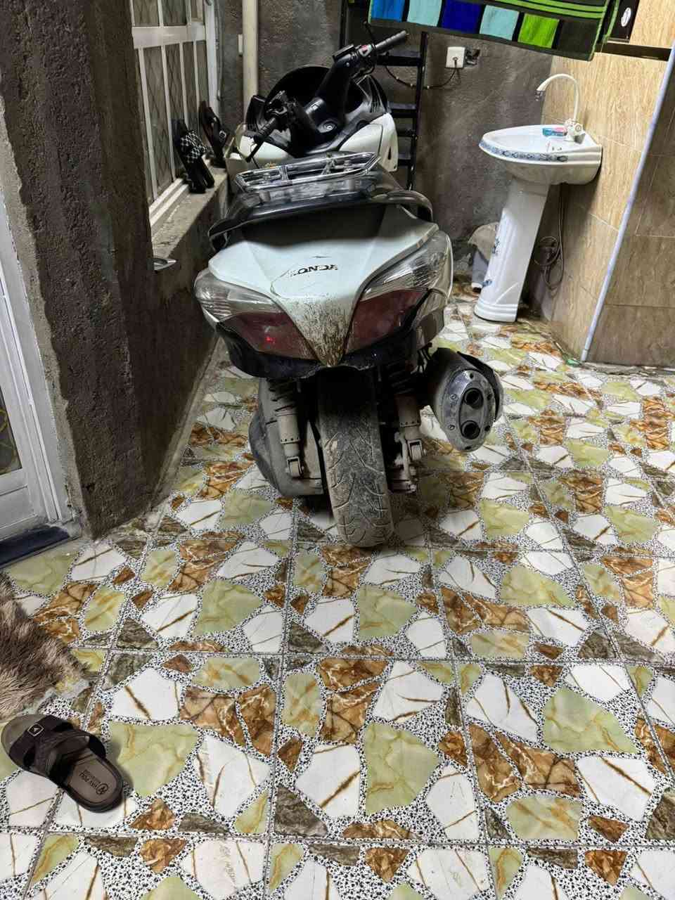 سلام عليكم سلفر ونج جيتي ٤٠٠ محرك مكفول قايش جديد كلاجات جديدة فيت بم جديد كلهة شغالة نكرة سلف بكل وقت جامة اصلية موجودة مالتهة كفراتهة يرادلهة ترتيب لبيع اتصل ***********
زعفرانية. مليون و٣٠٠ وبيهة مجال
