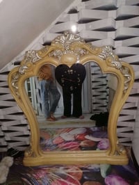 مراية بساعة • غرفة نوم