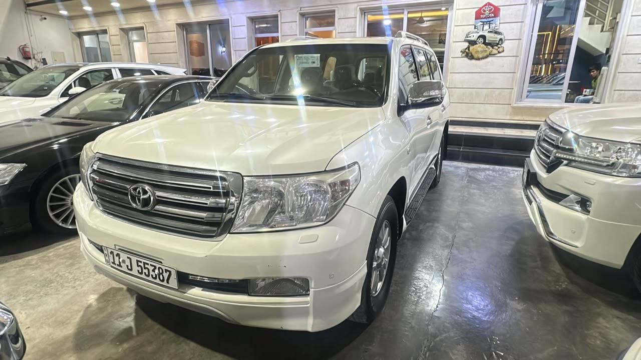 لاندكروز ستينيه موديل 11
مكينه كير كفاله 
بيه جاملق الخلفي قبق البانزين صبغ 
وبيه بكانين بارد 
ماشيه 200 الف 
كشن بقلاوه 
تخم تاير جديد 
السعر 300$ وبيه مجال 
اعتذر عن الامراوس بيع فقط 
مكان شارع فلسطين 
***********
