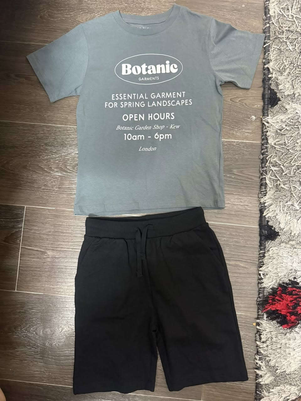 ماركه مور البرتغاليه
سعر السيت ٨ الف 

تفحصين السيت اذا مو برتغالي ومو فول قطن رجعي 😎


**إذا كنت صاحب هذا الإعلان وتريد حذفه لأي سبب، رجاءا أرسل رسالة إلى الدعم الفني**