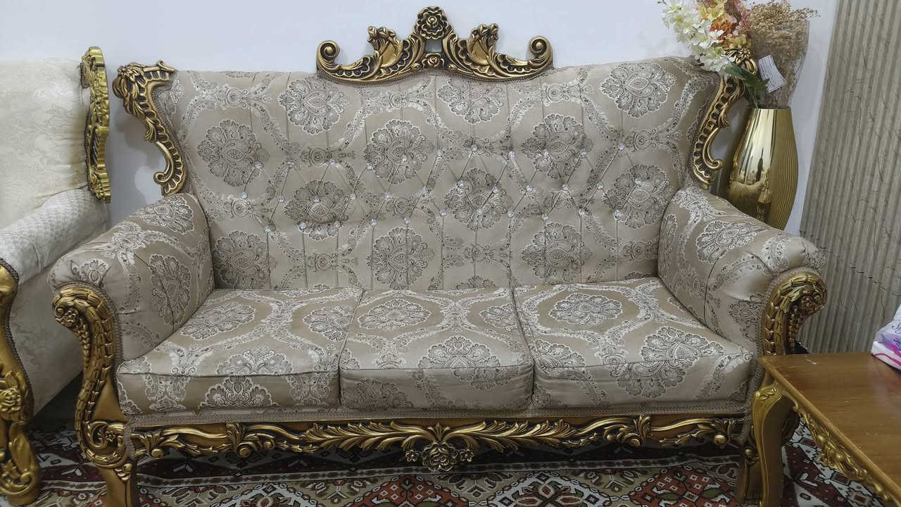 سلام عليكم 🖐🏻
تخم قنفات للبيع عدد (3) 2 ملكي واحد عادي الابيض 
مقعد ابو النفر 2 ومقعد ابو 3 نفرات 2 ومقعد ابو نفرين 2 
والبيجي كذالك والتخم الاخضر بي 3مقاعد ابو النفر ومقعدين ابو 3 نفرات وياهن 4 طبلات زغار وحده كبيره 
جدد لا كسر ولا شي مامستعملات قليل ونضاف كلش موصينهن من الشمال الله شاهد كلهن شلع بخير ابوهن 
سعر (1100) مليون وميه وبيهن مجال قليل 
 الي يعجبنه يتصل لاتراسل واتساب 👍🏻
*********** مكان ناصريه مركز 📍
