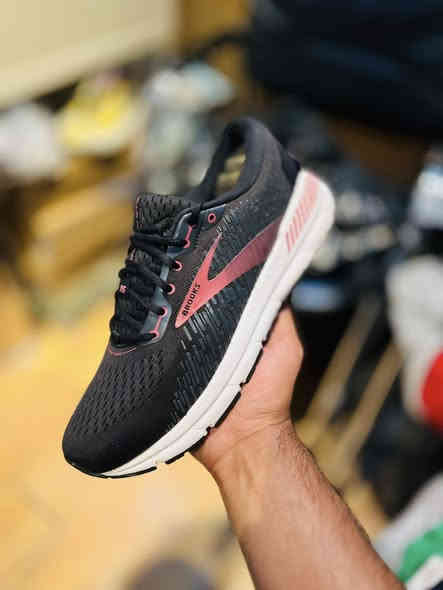 بروكس باله اصلي امريكي 
قياس 42.5
طول القدم27.5
النظافه فول 
توصيل جميع المحافظات 
للحجز واتساب 
***********
