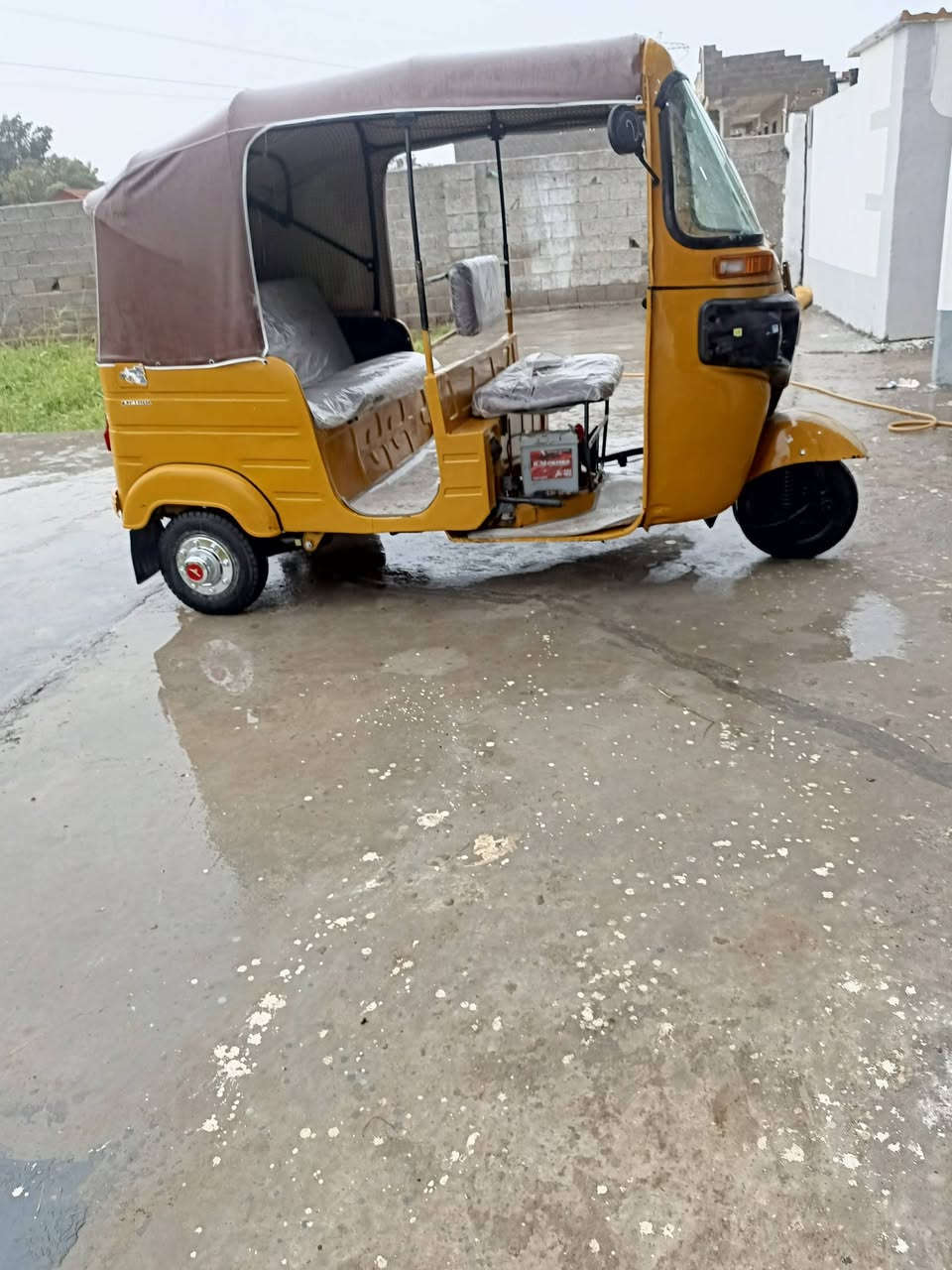 تكتك للبيع موديل 20شهر 11رقم وسنويه بغداد مصبوغه عام جماليه السعر 6200 وبيها مجال  مكان بغداد بوب الشام ***********
