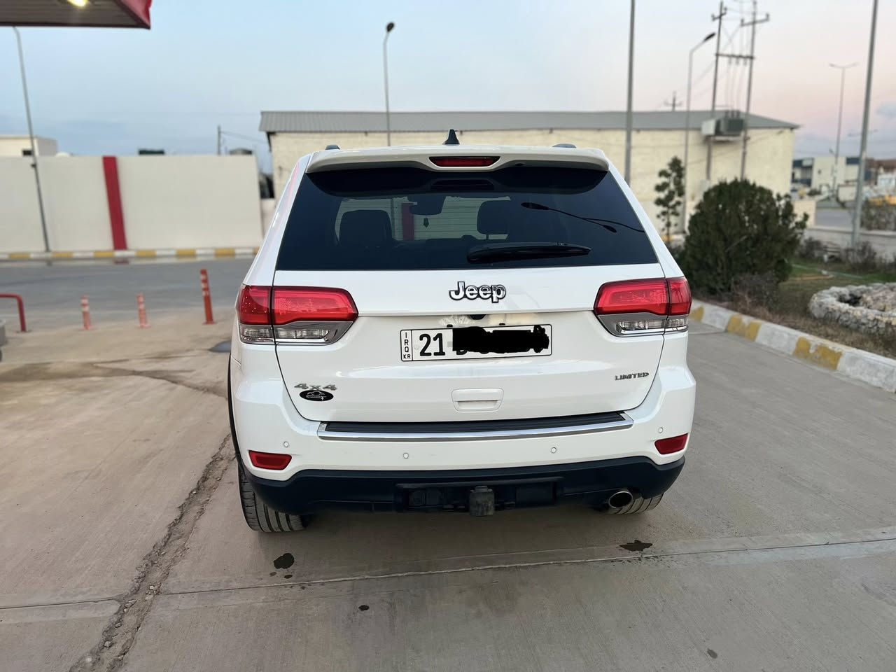 سلام عليكم
جيب لاريدو 2018امريكي  فول مواصفات 
سقف بانوراما رادار ماراية  رادار ده عاميه    اوتو پارك  ده بل اكسل     صندوق شفت كشنات جل اربع كشن  هيتر  تبريد و تتفية 
سوكان  هيتر  كشن خزن   ثلاث مود قياد eco normal  sport 
كشنات اصفر تخم كشن جلد 
شاشة جبيرة   
لايتات ليد  
بعد بي مواصفات هواية سيارة كلين  حتا ده عاميات بشرط  رقم سليمانية  
سنوية جديد رقم جديد 
  سيارة جامات  بي كتاب مضلل 
سيارة احلة من صوره 
تخم صدر محرك  كلة بشرط  
ماشية 74ميل ماشية 
جاهزة من كلشي  
***********بي واتساب
***********
مكان سيارة سليمانية  
 
سعر 280بي مجال
