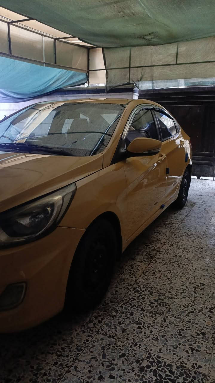 السلام عليكم
اكسنت موديل ٢٠١٥ خليجي 
مكينه ١٤٠٠
رقم بغداد انكليزي 
باسمي 
السونار بل منشور 
عارضها ب ٧٨
مكانها بغداد البلديات 
***********
