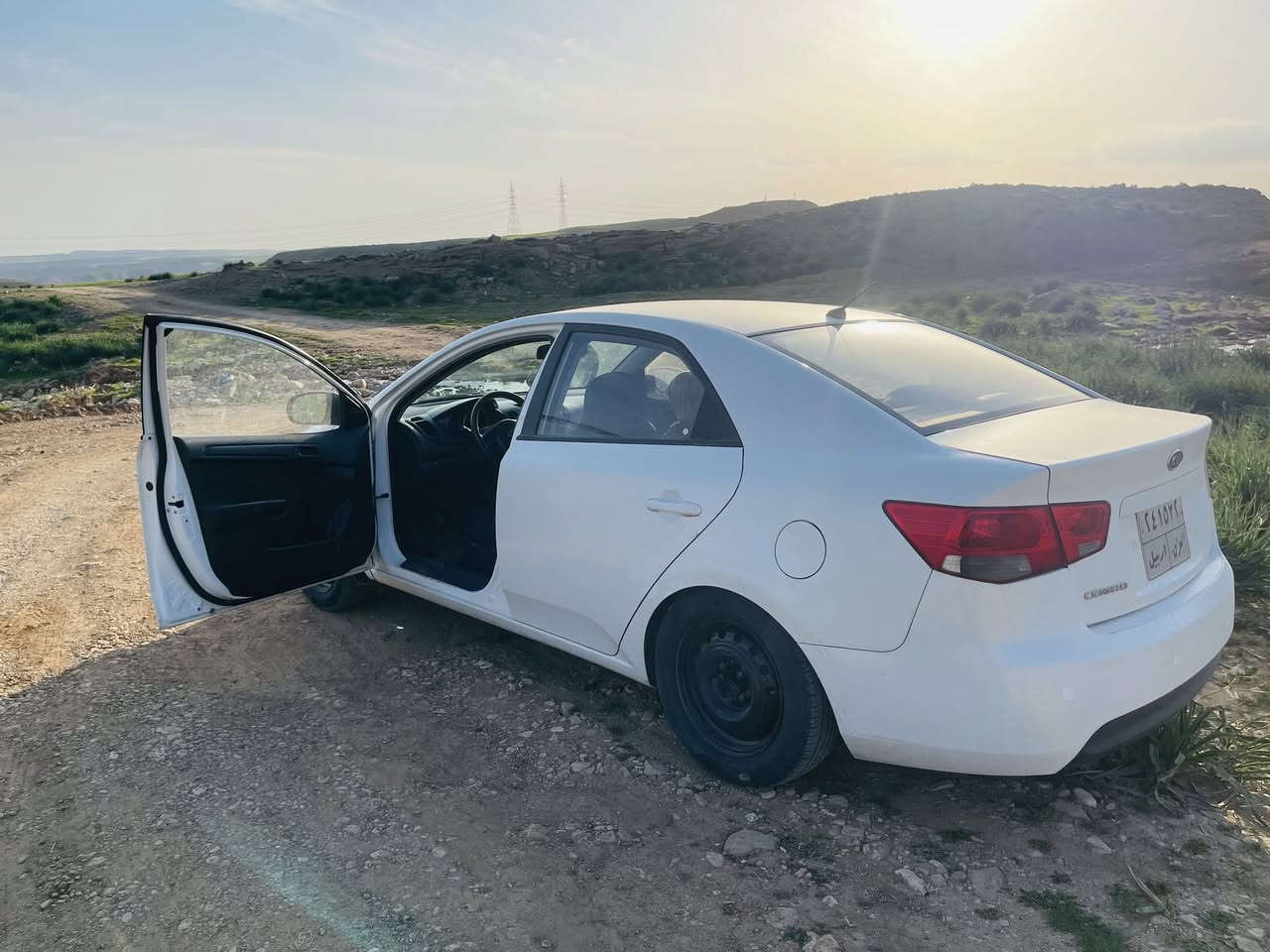 السلام علیكم
سیڕاتۆ  مۆدیل ٢٠١٢ 
گێر عادی
٧ گێر مه‌رغوب 
سه‌نه‌وی تا نزیك ٢٠٢٧ 
گێر مه‌كینه‌ ته‌بریت سارد وگه‌رم به‌شه‌رت
توند وتۆڵه‌
مه‌كینه‌ نه‌كرایته‌وه‌
٣ پارچه‌و نیو بۆیاغه‌ بێ ناوگرتن
***********
