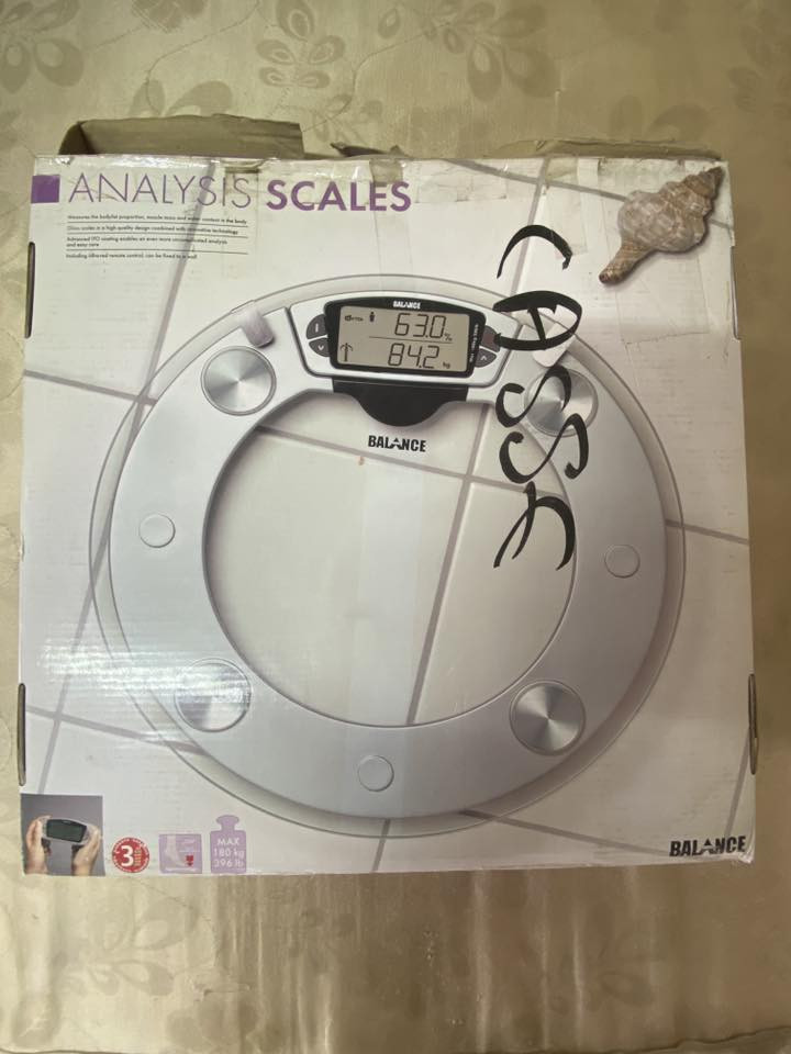 مرحبا شباب لللبيع شلعه شلعه كامله مال ميزان اوربي الماني اصلي ولله  كامل الملحقات يتحمل وزن كبير جدد بلكارتون 
ابيع شلع شباب 
مكاني بغداد رقمي بي واتساب ***********
السعر ب١٢٠ كلهن 
تكدر تبيع الواحد باكثر من سعره الحالي
