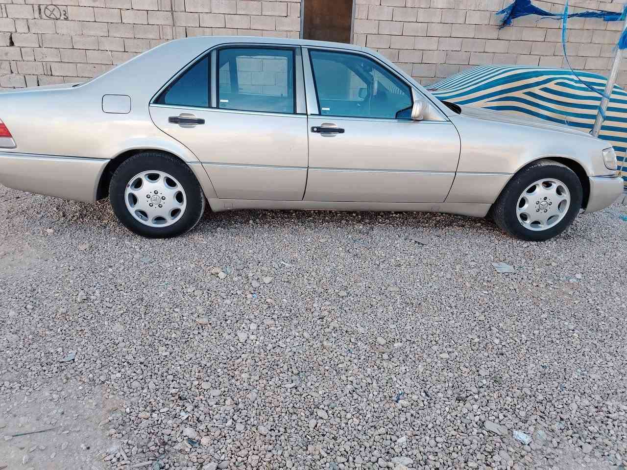 مارسدس شبح للبيع باسمي تحويل  مباشر موديل 92  لون اصفر ذهبي مكينه 320 تبريد تخم تاير عنوان الانبار خالديه حبانيه رقم هاتف ***********
