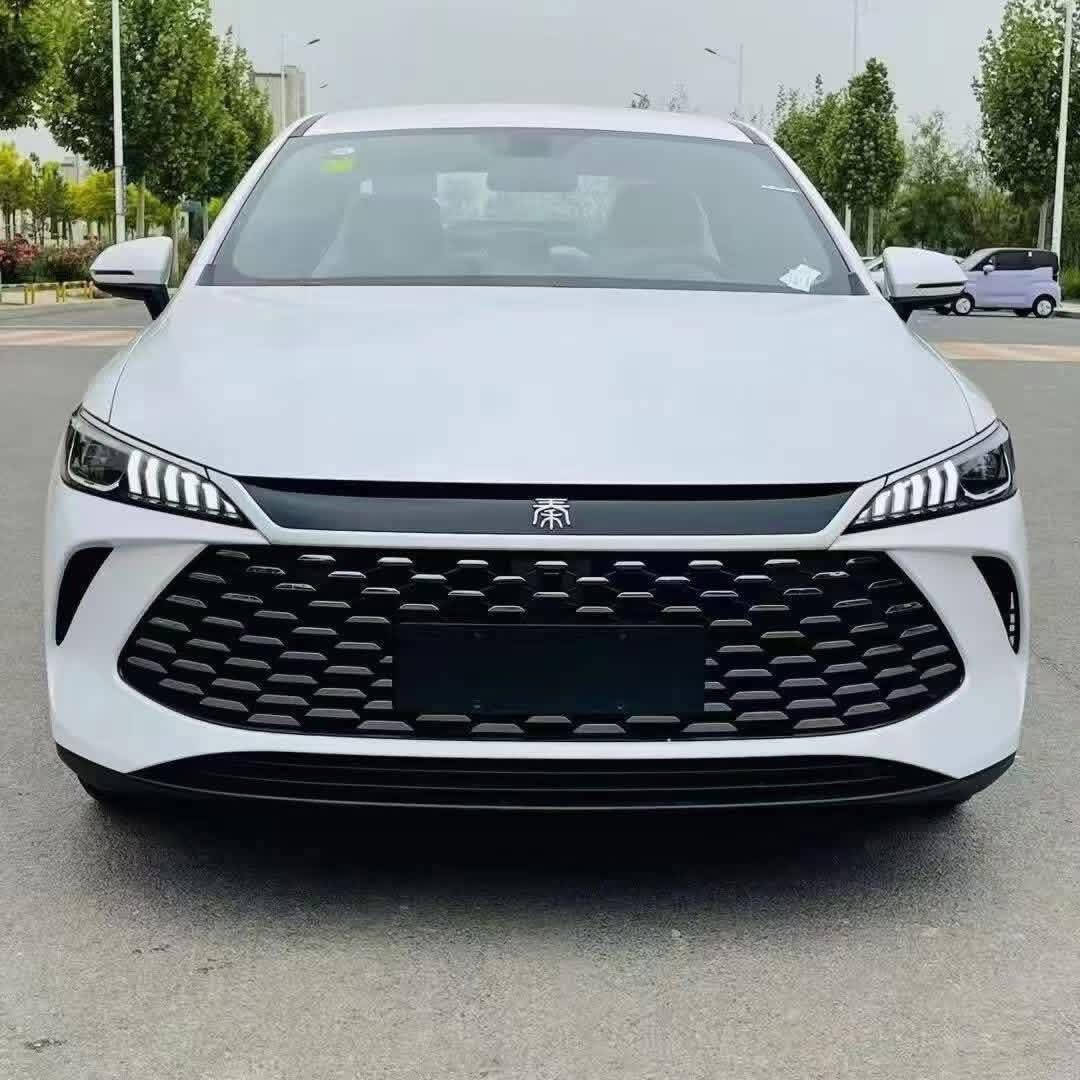 من معرض الاخوين 
عرض خاص حين نفاذ الكمية 🔥🔥🔥🔥🔥🔥🔥🔥 

وصلتكم الجديدة... BYD Qin Plus 2025  🚘
قمة التكنولوجيا والاقتصاد بلمسة فخامة ✨🚘
كامل ملحقات 
الداخل زيتوني 
هذا المختلف الي يجي داخل زيتوني 
متوفر بالون الأبيض 
🔹 محرك يضمن أداء قوي مع صرفية وقود منخفضة جداً
🔹 تصميم أنيق بخطوط عصرية وواجهة أمامية مميزة
🔹 شاشة وسطية & كاميرا خلفية
🔹 مقاعد مريحة ومساحة واسعة للركاب
🔹 أنظمة أمان متطورة: وسائد هوائية، مثبت سرعة ذكي

💡 سيارة عملية، اقتصادية، ومناسبة للمدينة والسفر 

السعر 17700  شامل  الدلاليه  🔥🔥🔥🔥

📍 العنوان / بغداد الوزيرية مقابل المجمع العلمي 

البيع فقط نقد 

للاستفسار الاتصال على الأرقام 

☎ ***********
☎ ***********
☎️***********
