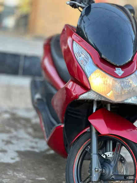 دراجه pcx للبيع ياباني جيل الاول
كامله اي نقص مابيها محرك مكفول الكفرات شوفت عينك السعر 1500 وبيها مجال قليل  مكاني بغداد الدورة شارع 60  للاتصال ‏‪***********

