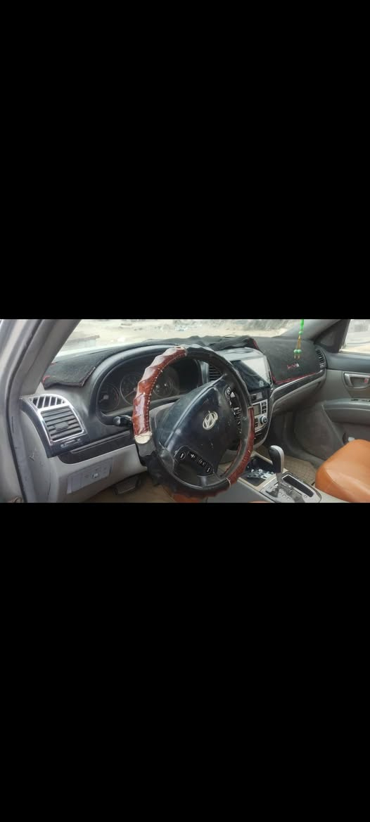 السلام عليكم سنتافي 2007 سيارة مكينة 6مكفولة مكينة وكير تخم تاير جديد سيارة اتراي وين متريد تبريد تدفئة كاملة رقم بغداد سنوية لل28 تحويل مباشر لسيارة بيهة صبغ عام اكفلهة من كص وشرعيات عارضهة ب90 وبيهة مجال شي بسيط مكاني ديالى الخالص ***********
