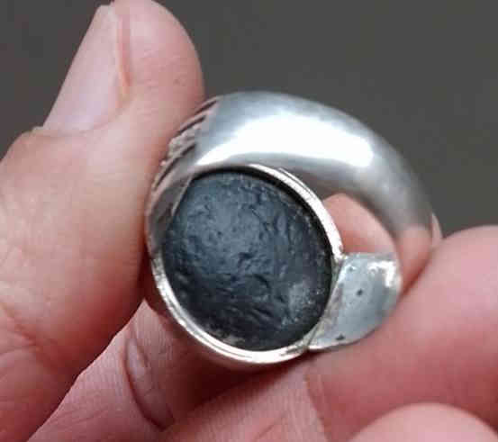 اللبيع   من نوادر انتيك جزع،، يماني  بقراني  ذمة جامده بدون شف  مثقوبة  ستندر  مال ملاكط اليمن   شرط  سعر 80 وبيها مجال الطيبين رقم تواصل ***********  خادم الطيبين
