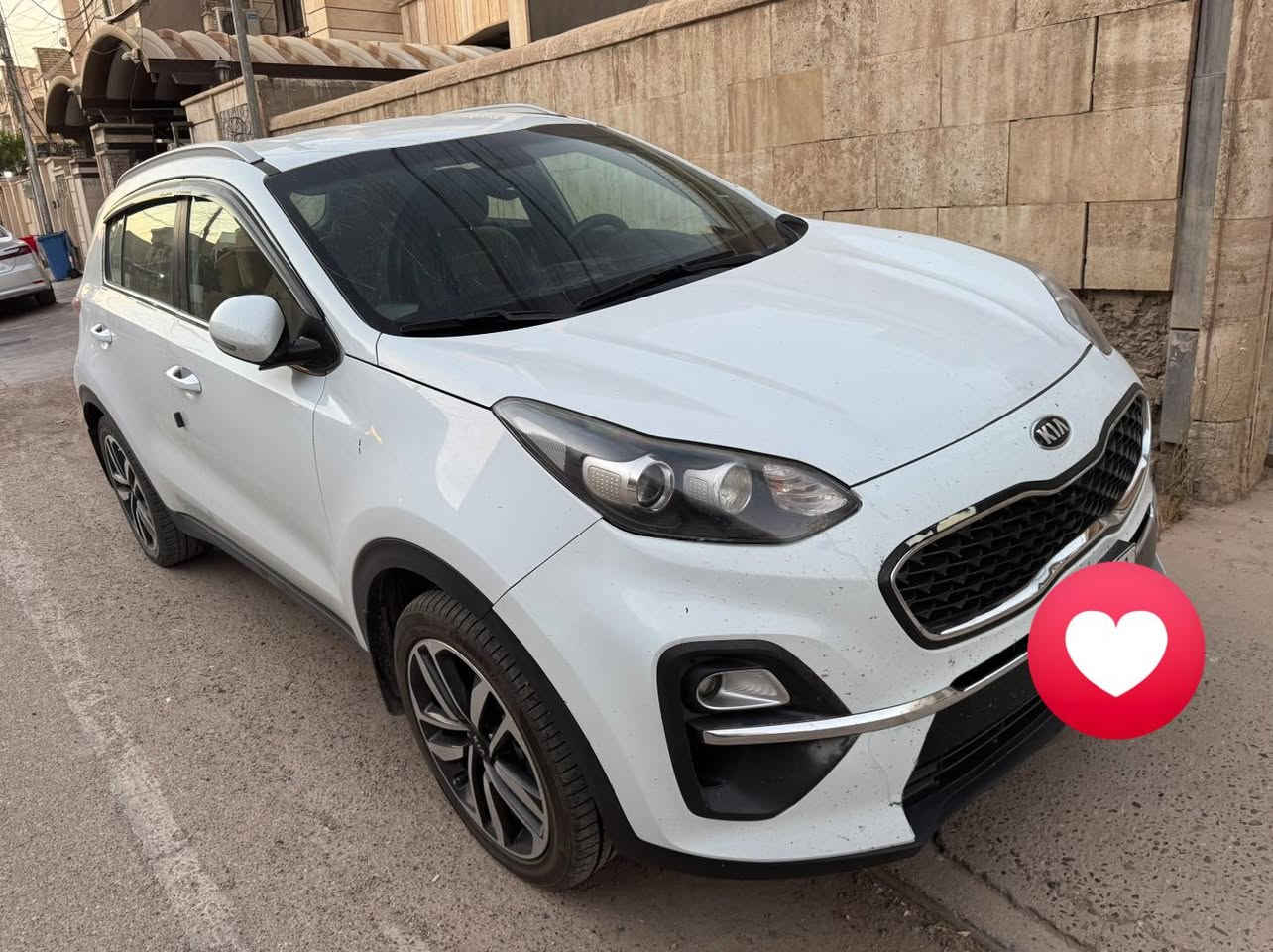 كيا سبورتج 2021 خليجي الدوليه معروفه الموصفات الدوليه بيه رصعات مكفوله من الصبغ البارد ماشيه 180 حقيقي (السعر 190) بيه مجال ابيعك عل سونار 
مكان السياره بغداد الكرخ. ***********
