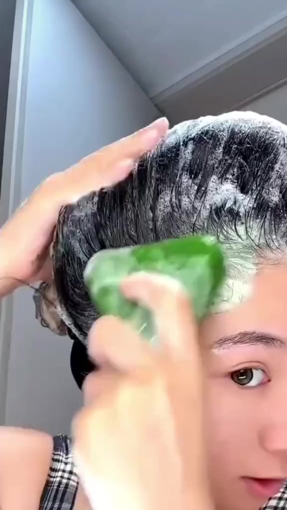 السلام عليكم حبيبتي 🪷✨

 حبيت اعرض عليج منتجنا المميز الي هو صابونة الأعشاب الصينية المشهورة 
Nature Seven Green
تساعد الشعر يصير  اطول و انظف وتزيل القشرة وطلعلج بيبي هير🙀
تحبي ادزلج تجارب زبوناتي 🌷☺️


**إذا كنت صاحب هذا الإعلان وتريد حذفه لأي سبب، رجاءا أرسل رسالة إلى الدعم الفني**