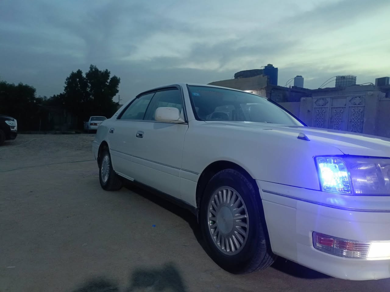 سلام عليكم سيارة للبيع راس الثور مكينه وكير3000 جديد تبريد جديد الرقم  استفسار /***********/السعر 90$  وبيه مجال
