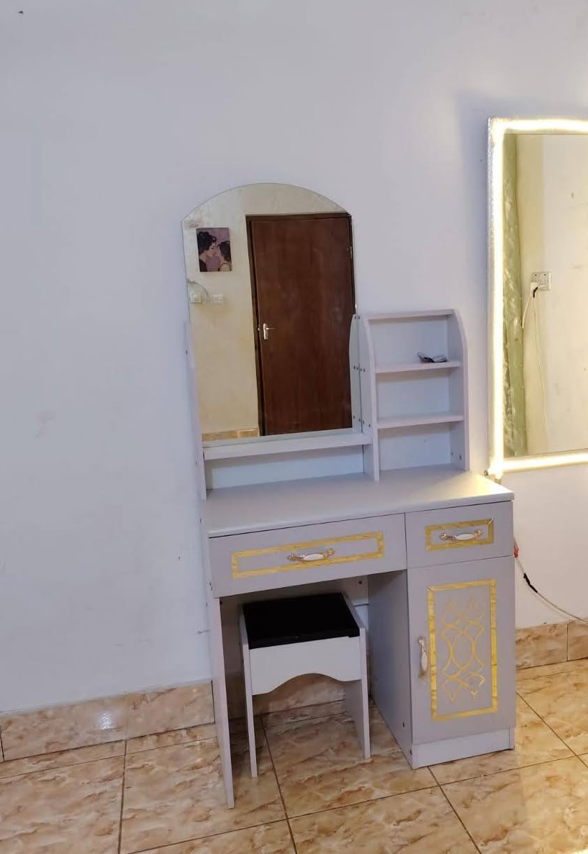 #غراض #للبيـع 
ميز  تواليت سعره ٧٠قفل  
كنتور  ٨٠قفل‏‪
تخم ٢٠مقعـد تركي حطاطه الواحد ٧٥٠ قفل 
الشراي خاص


**إذا كنت صاحب هذا الإعلان وتريد حذفه لأي سبب، رجاءا أرسل رسالة إلى الدعم الفني**