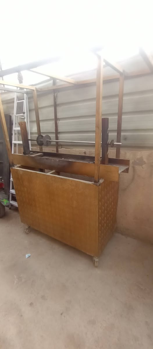 السلام عليكم ورحمة الله وبركاته للبيع شواية كص فحم الحوظ شيلمانة يعني اقوة من الجكر بليت السعر 300الف العنوان بغداد الغزالية شارع البدالة للاستفسار الاتصال ***********
