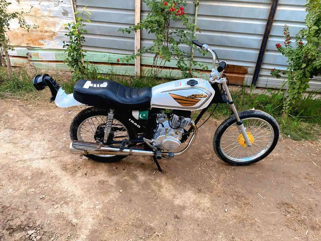 سلام عليكم دراجه سيجي الصليه صارله ٢٧ من معمره دراجه جديده اوراق صولي دراجه حلوه وكاعده سعره ٧٢٥بيه مجاله قليل لموشراي لايتعبني مكاني حله بابل حله رقم ***********
