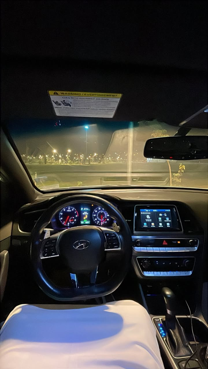 سوناتا موديل2018  امريكي باسمي السياره 

حادثها بنيد وجاملغ وبيها رشات صبغ قليل 
فول مواصفات  سبورت 
ماشيه ١٠٠ الف

***********
