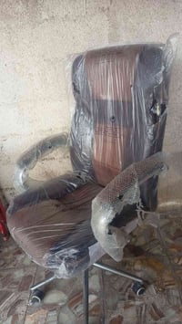 كرسي مكتبي مدير • جديد • ضرر بسيط