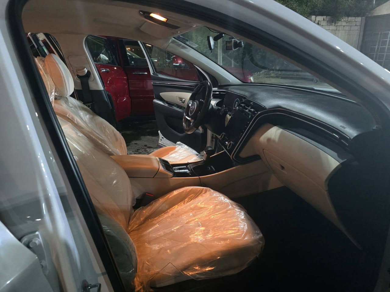 سلام عليكم 
توسان2023 ماشيه١٧الف 
رقم بغداد باسمي +هزه جديده 
فول مواصفات ماعدا مكفوله كفاله عامه 
عنوان سياره بغداد السعر ٢٢٠وبيها مجال رقم الهاتف ***********اتصال فقط
