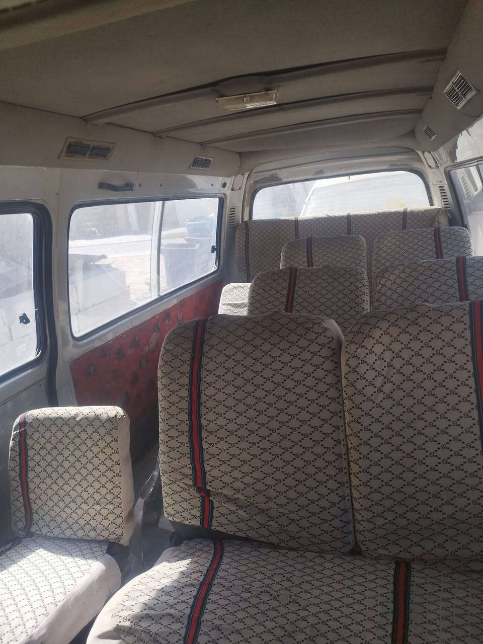 السلام عليكم فتون 2010مكينه وكير خير من الله داخلها نضيف وحلو  مطلوبه هيئه 850 راعيها يريد تحويل ب28 وبيها مجال 
***********
