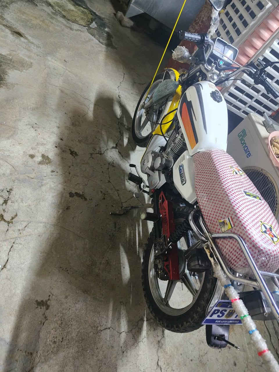 دراجه نضيفه محرك لا صرف ولا بخار ممفتوح
5كير سلف شغال
موديل2021
السعر 550بي مجال 
للاتصال***********واتساب
