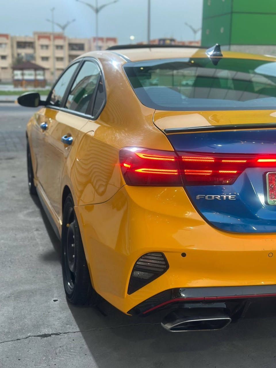 كيا فورتي ٢٠٢٢ وارد أمريكي جي تي كير عادي مكينة ١٦٠٠ منظومة غاز وباقي سياره ليبر واحد ماعده دعاميات وبيها بارد على كد شبر يم الايت التفاصيل والمواصفات الاتصال على الرقم *********** سعرها ١٣٥
