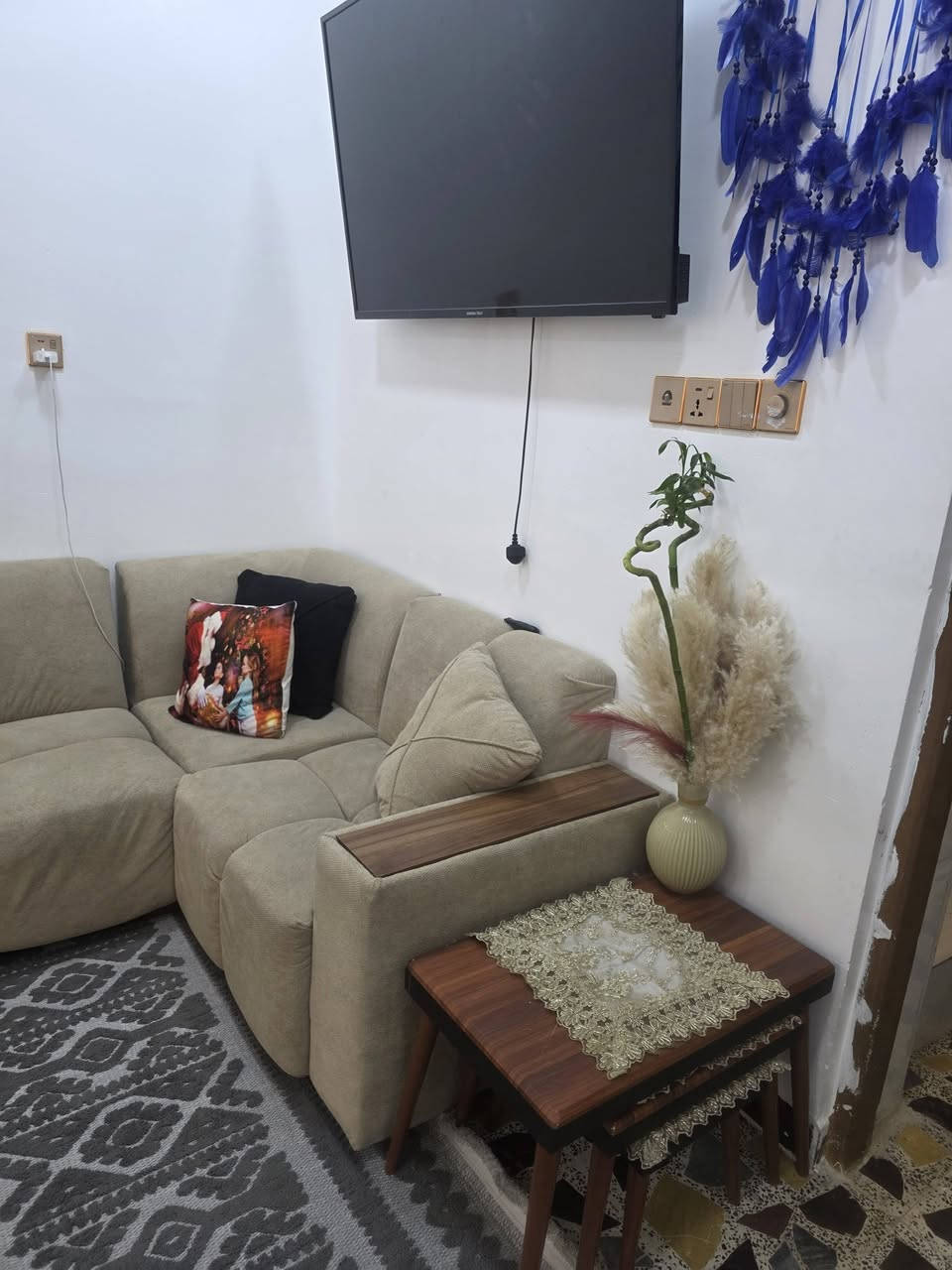 ديوان للبيع ١٢ مقعد بلوك اسود سفنج طبي شغله درجه اولى 
البيع بسبب تغير لون الشعب حي تجار ب٤٠٠ الف فقط 
***********
