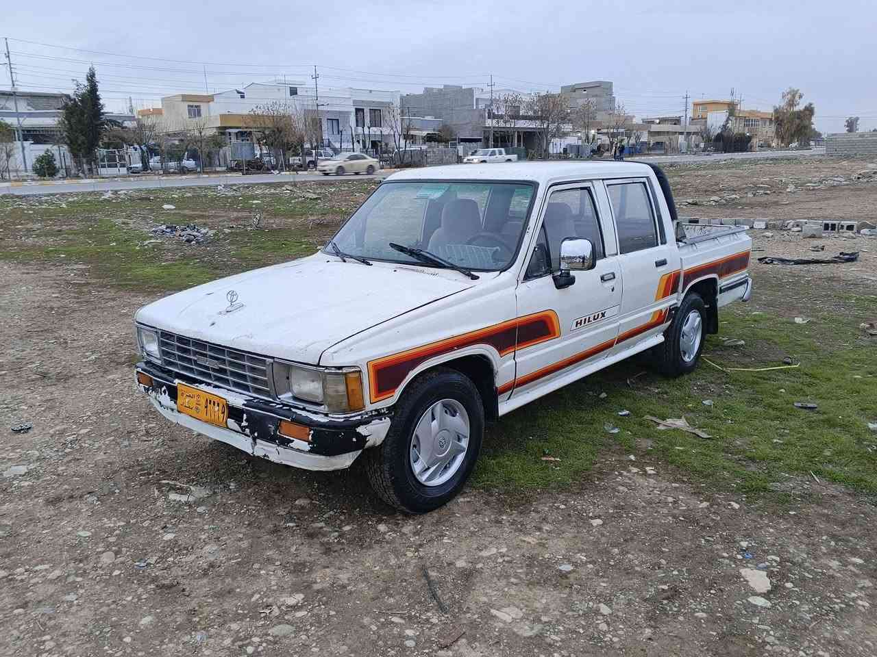 تويتا ياباني اسلي موديل 1988 مه كينه چوارواي پينج گير كراوه به ماگنيت سوكان پاوه ر    ئارمي پلاستيك سليماني به شه رتي ئارموو ئه وه ليات خه رامه براوه بي ده عم بي لي دراو بي خايسات حيزام بوياخه سه قفو شان بوياخ نيه چوار تايه تازه ي له ژيره پاتري تازه كاره باي گه رمي ه‍ه موي مه زبوته مه كينه و گير ئه كسل شانسي به شه رت.سعر .. 26.  گه لا و كه مي مه جال.                         ***********.                   ***********
