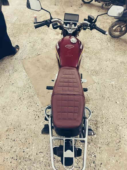 السلام عليكم
سيڤان 2025 باب اول 5 گير

محرك ما مطخوخ فول نضافه

شلعه ومعدل 
كهربائيات كلها شغاله اشاير ولاياتات وبك لايت 
وعداد سرعه 
صالنصه كاتم 
كله على البلادي 

سعره ٧٢٥ بي مجال بسيط للشراي 
اتصل
*********** 

المكان تكريت سوگ الدراجات بالقرب من سوگ الكصاصيب 

🛑معرض ابو سودة لبيع وشراء كافة انواع الدراجات
