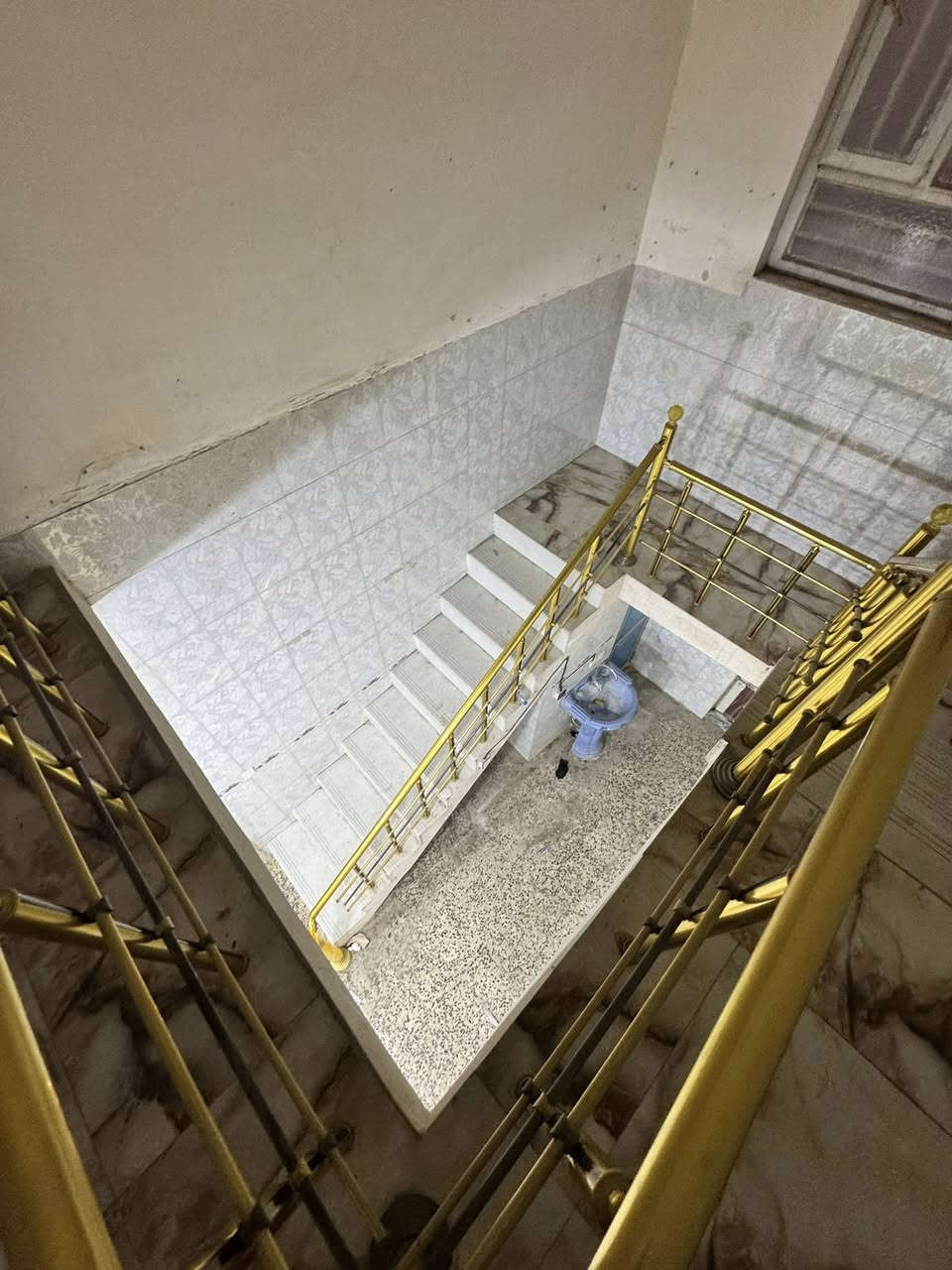 متوفر للإيجار 🔑
🏠 بيت 250م² – حي الزهراء

📍 موقع جيد – تبليط، ماء، مجاري

🔹 الطابق الأول:

كراج سيارة + حديقة 🌳

3 مجمعات صحية

2 غرف نوم

استقبال

كليدور

مطبخ

منور

🔹 الطابق الثاني:

3 غرف نوم

كليدور (يصلح مطبخ أيضًا)

مجمع صحيات

📞 للاستفسار: عذاب ***********

🏢 مكتب الشمري – مقابل سكلة صدام / نادر الثانية
