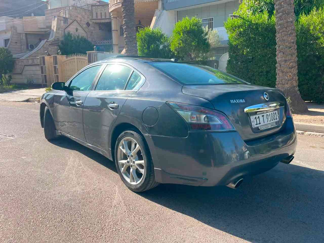 نيسيان ماكسما (2012 Platinum )
يعني اعلى موصفات بالنيسان كله  
اعلى فئه 
-محرك (3.5L/V6) +300hp 
-نظام صوتي من 11 سماعه BOSE 
-فتحه سقف بلوراما 
-كشنات جلد حظن 
-كشنات كهرباء 
-تدفئه تبريد كشنات 
-كشنات الخلفيه جلد VIP 
-تدفئه بالستيرن 
-بصمات دخول ذكي 
-برده خلفيه
-اضائه اسفل الدوس الخارجيه 
-تعتيم بالمرآه الوسطيه 
-شاشه انفنتي 
-اشاير بالمري الجانبية 
-نزول المرآه عند الرجوع للخلف
-كامره خلفيه 
-مثبت سرعه 
-تحكم ستيرين جهتين 
-شفتات رياضيه 
-ماوس تحكم بالشاشه 

بعد بيه هواي موصفات ماذكرهن 
السياره بدون حادث ✅ 
ماشيه 112 الف فقط ✅
محرك  مكفول برغي مامفتوح ✅
كير بلادي ع شرط ✅
سياره عليه ادامه كامله لمنظومه الاحتراق كامله ✅
تخم تاير جديد✅
تدفئه تبريد ✅
رقم بغداد الدولي باسمي داخله هزه بشهر الواحد يعني ميحتاج هزه ✅

سعره 84$ مناسب جداً لان مستعجل فقط 
مكاني بغداد الدوره 

***********
