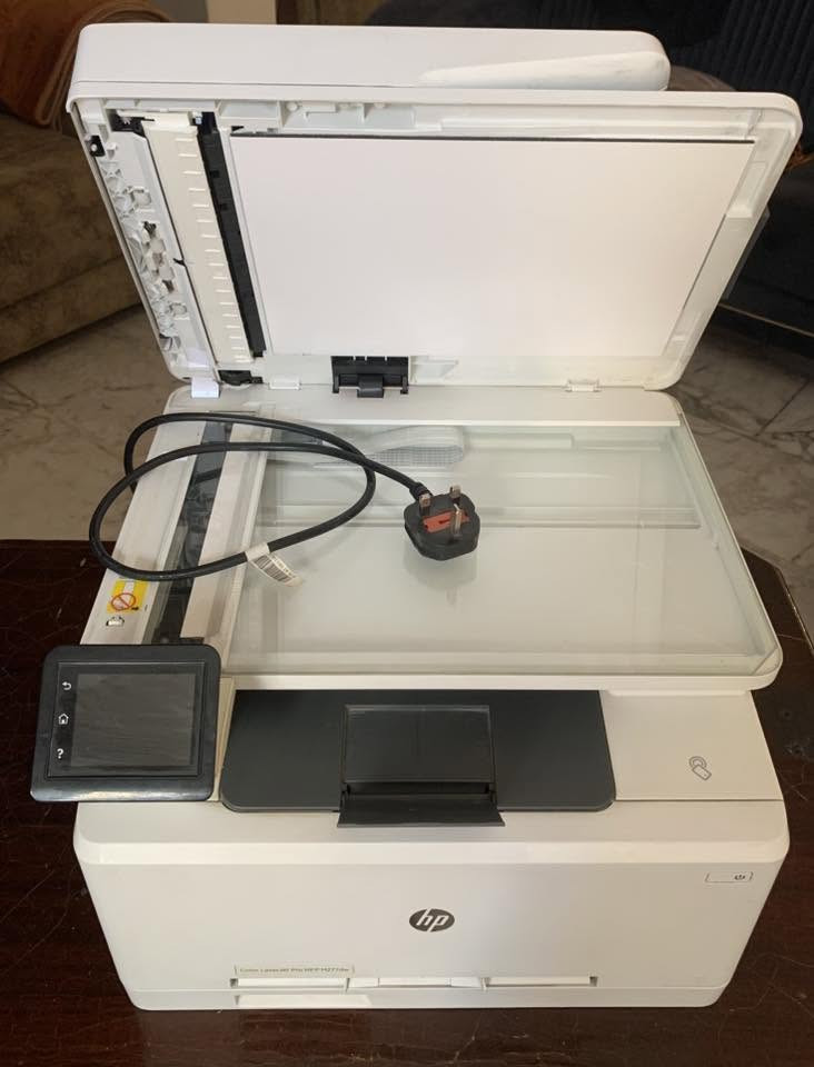 📢 للبيع HP Color LaserJet Pro MFP M277dw الأصلية

🔹 4 وظائف بجهاز واحد: طباعة، نسخ، سكنر، فاكس.
🔹 طباعة ليزر ملونة بجودة عالية.
🔹 طباعة أوتوماتيكية على الوجهين (Duplex).
🔹 اتصال Wi-Fi + USB + Ethernet.
🔹 تدعم الطباعة من الموبايل (HP Smart، AirPrint، Mopria).
🔹 شاشة لمس ملونة سهلة الاستخدام.
🔹 وحدة تغذية تلقائية للمستندات (ADF).
🔹 منفذ USB للطباعة المباشرة.
🔹 سرعة طباعة تصل إلى 18 صفحة بالدقيقة (أسود وملون).
🔹 تدعم أحجام الورق: A4، A5، A6، Letter وغيرها.
🔹 مناسبة للمكاتب، الشركات، الطلبة، وأصحاب الأعمال.

💎 طابعة أصلية، نظيفة، لم تدخل أي صيانة أو تصليح، وجميع أجزائها أصلية، وجاهزة للعمل.

💰 السعر: 135,000 دينار عراقي (قابل للتفاوض البسيط للجادين).

📞 للاستفسار والمراسلة***********
