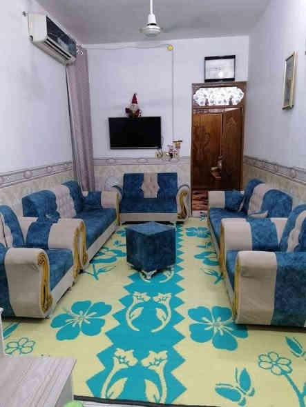 السلام عليكم
للإيجار المساحه 100م يحتوي على 
/غرفة/صاله/مطبخ/استقبال/صحيات داخل وخارج
#العنوان مقابل قريه الغدير _شارع المطحنه ثالث فرع يبعد عن الشارع العام 500م كلشي متوفر وقريب عالبيت
الإيجار قفل 250 الشهر 
استفسار اكثر الاتصال عالرقم
***********
