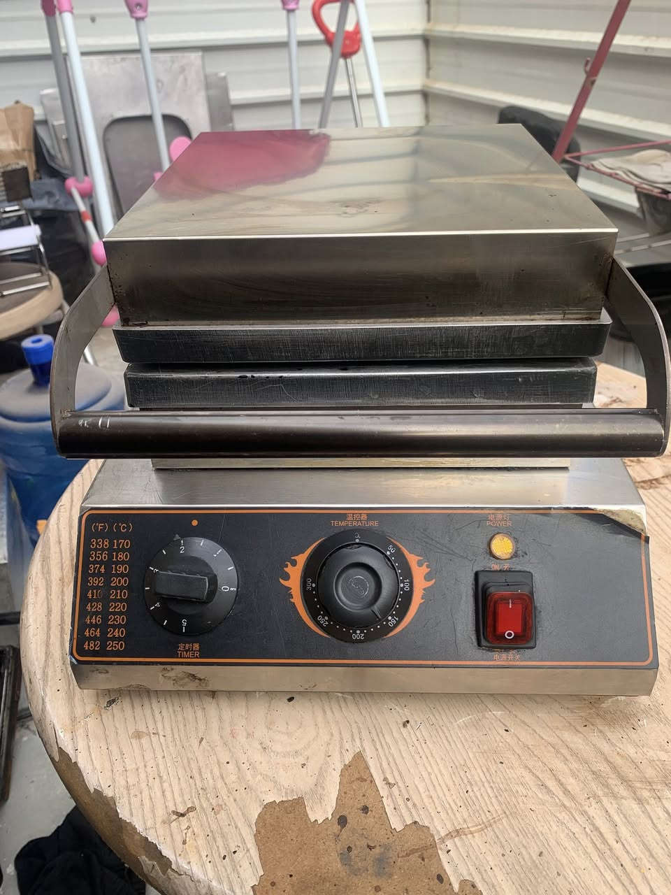 اغراض مطعم نظيفه جداا للبيع 
للتواصل 

***********
